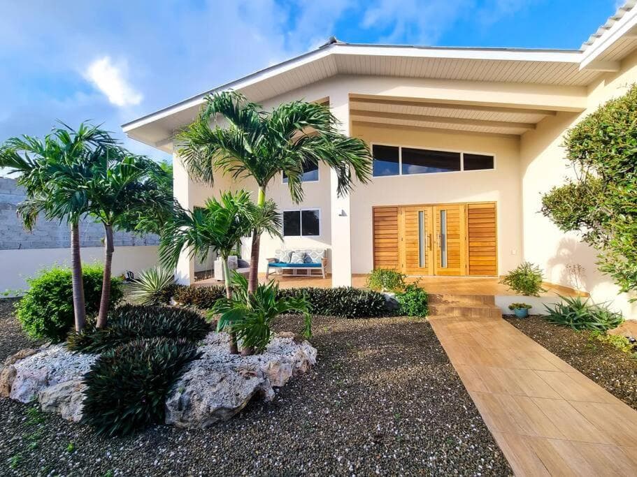 Villa With Pool and Sea View