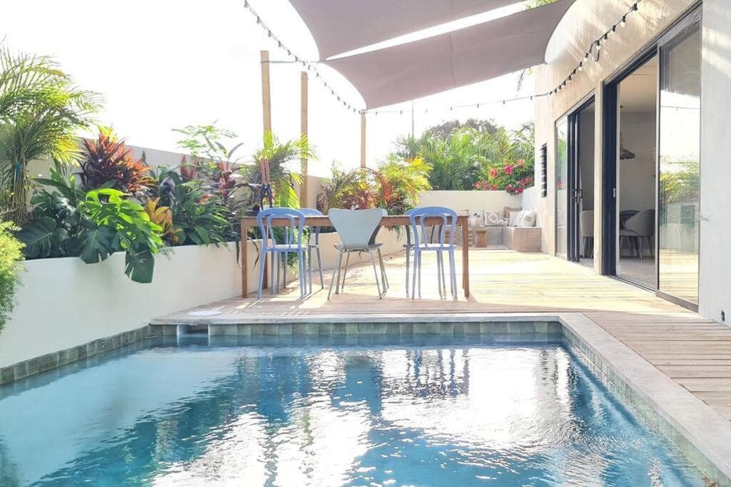 Boutique apartment with PRIVATE POOL, near Jan Thiel & Mambo beach, 2 bedrooms & gated community