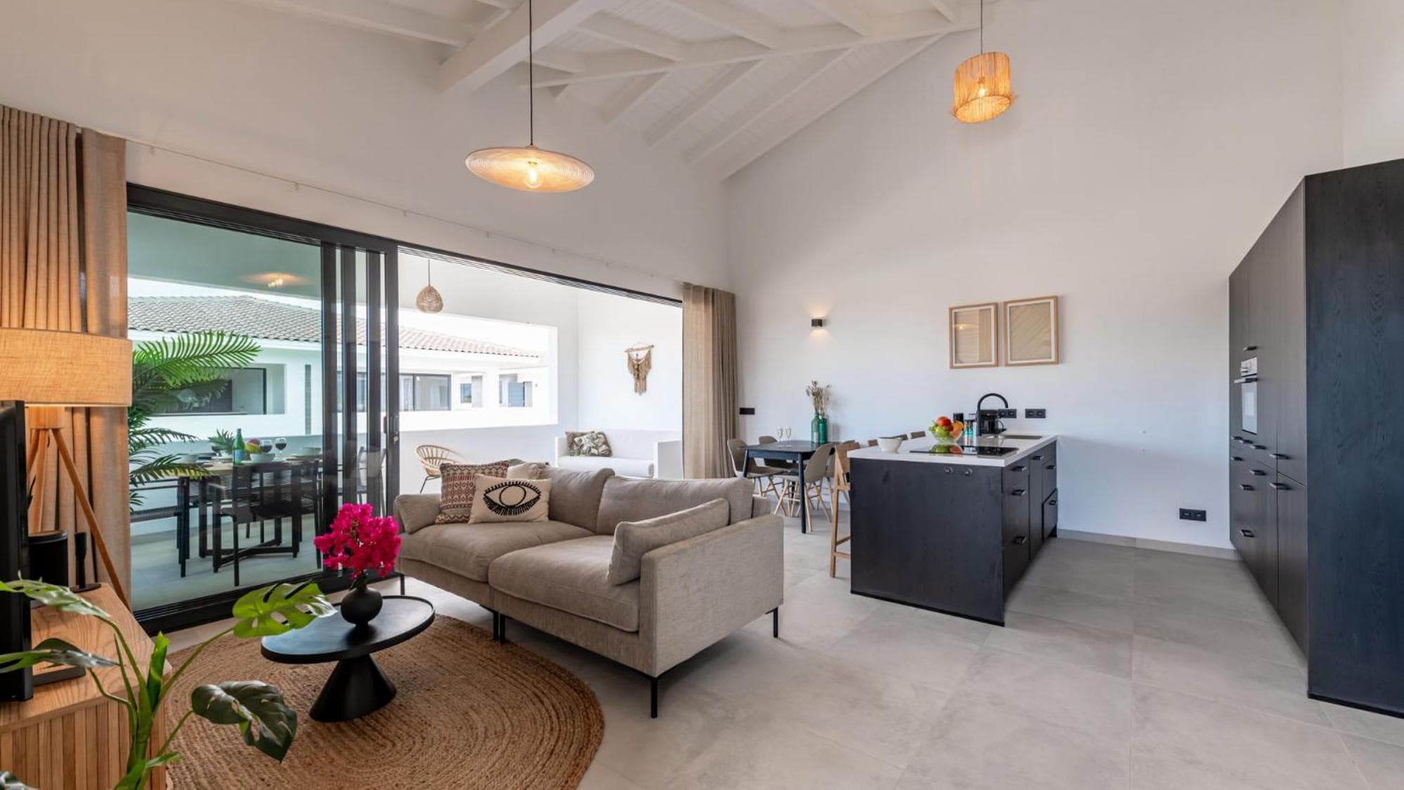 The Wave - Excellently located Penthouse with pool