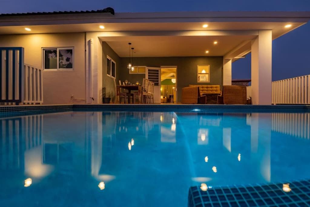 Sunny & Breezy, Tropical 3 BR villa with pool