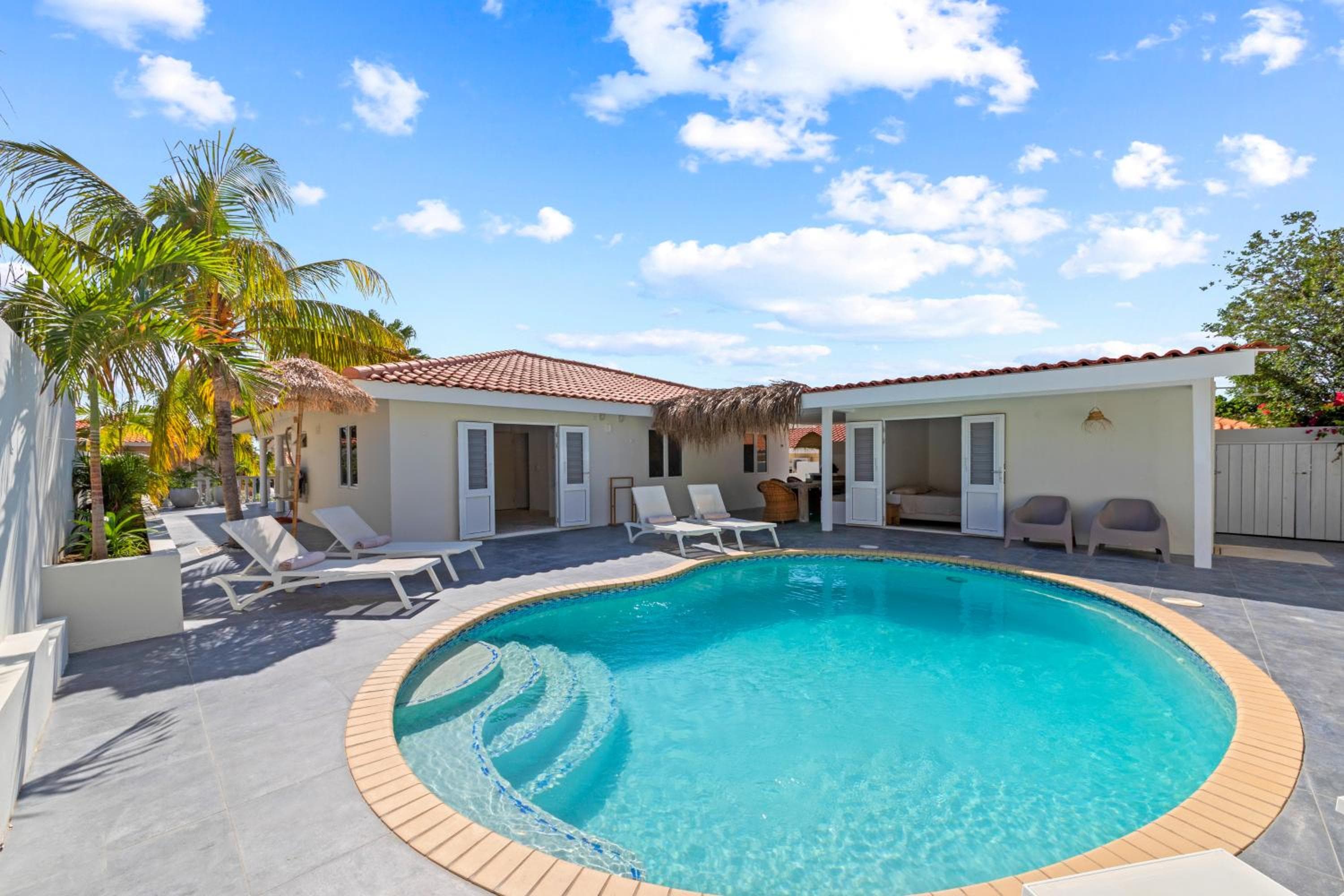 Casa Prikichi, Jan Thiel , gated park, private pool and close to the beach