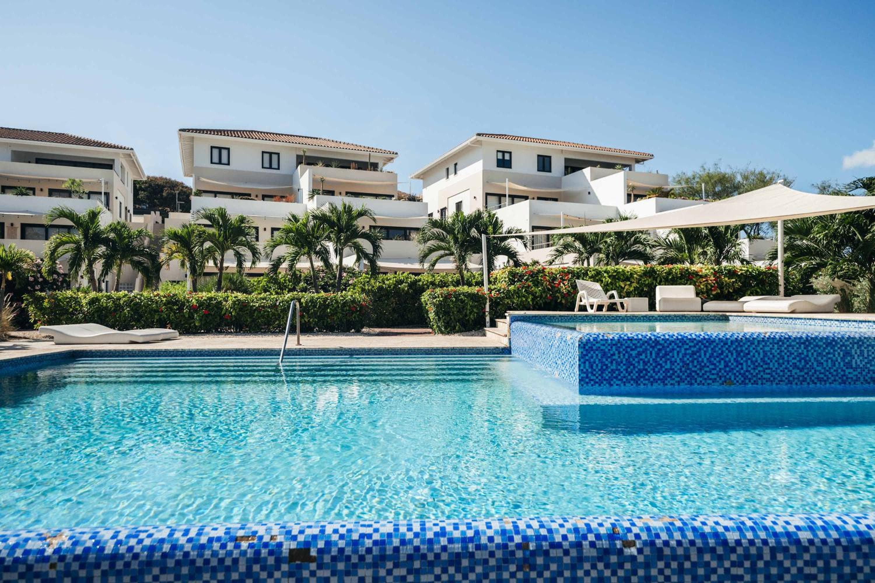 Seabreeze Retreat Stylish Blue Bay Residence